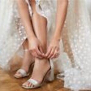 KELLY & KATIE CAITAL STRAP SANDALS GOLD METALLIC W/ RHINESTONES SIZE 8.5